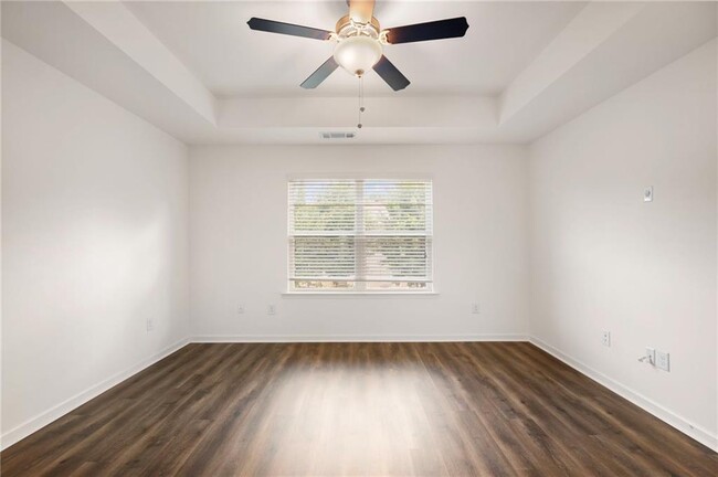 Building Photo - 4915 Longview Walk