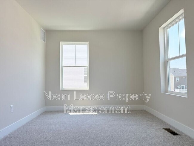 Building Photo - 29860 Bankert Dr