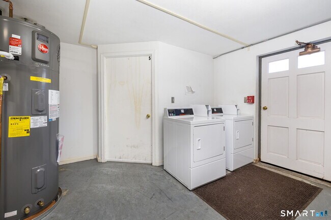 Building Photo - 117 Shadow Ln