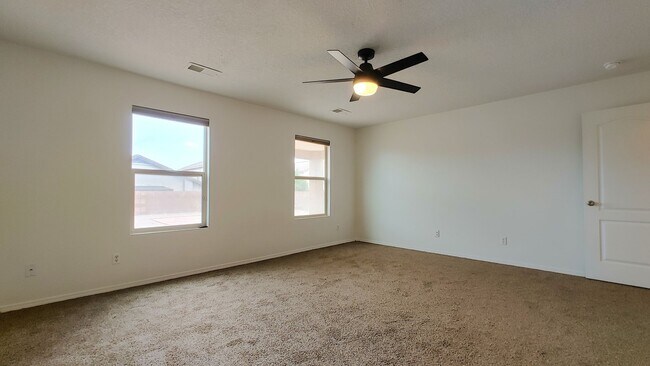 Building Photo - 2105 Margarita Dr SE