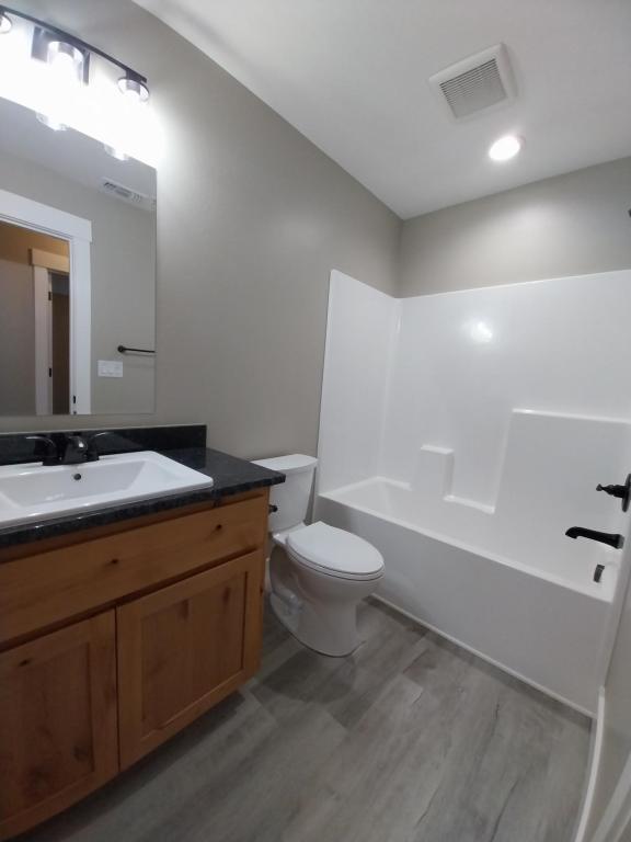 Building Photo - 330 Hazel Way