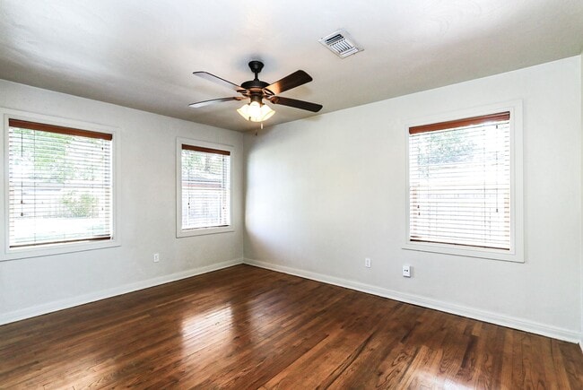 Building Photo - Pre-Leasing for Fall With Lawn and Alarm Service! - Charming 2 Bedroom 1 Bath!