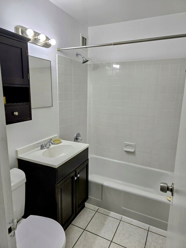 Bathroom - 1021 Arlington Blvd