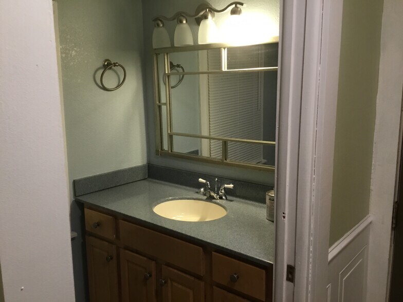 Building Photo - 87 Penn St