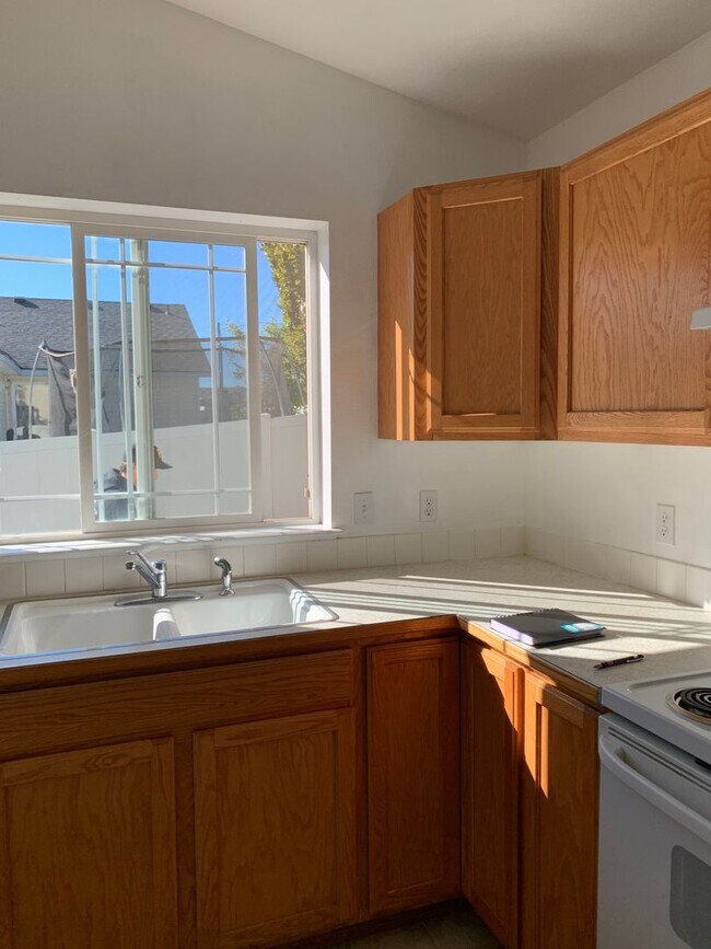Building Photo - Charming Single-Level Rancher – 2 Bed, 2 Bath