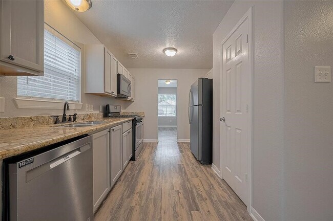 Building Photo - 5009 Willow Point Dr