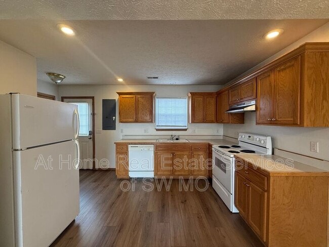 Building Photo - 743 Kings Carriage Rd