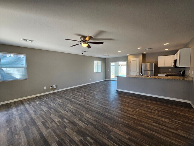 Building Photo - SHORT/LONG TERM /FREE RENT CALL FOR DETAILS