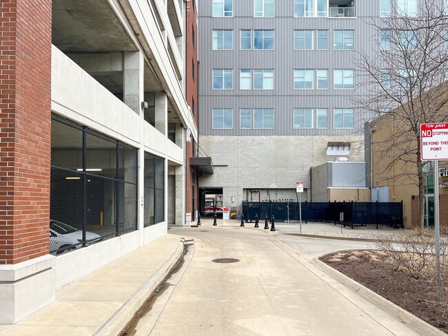 Building Photo - 3,400 SQFT CONDO IN DOWNTOWN CHAMPAIGN W/ ...