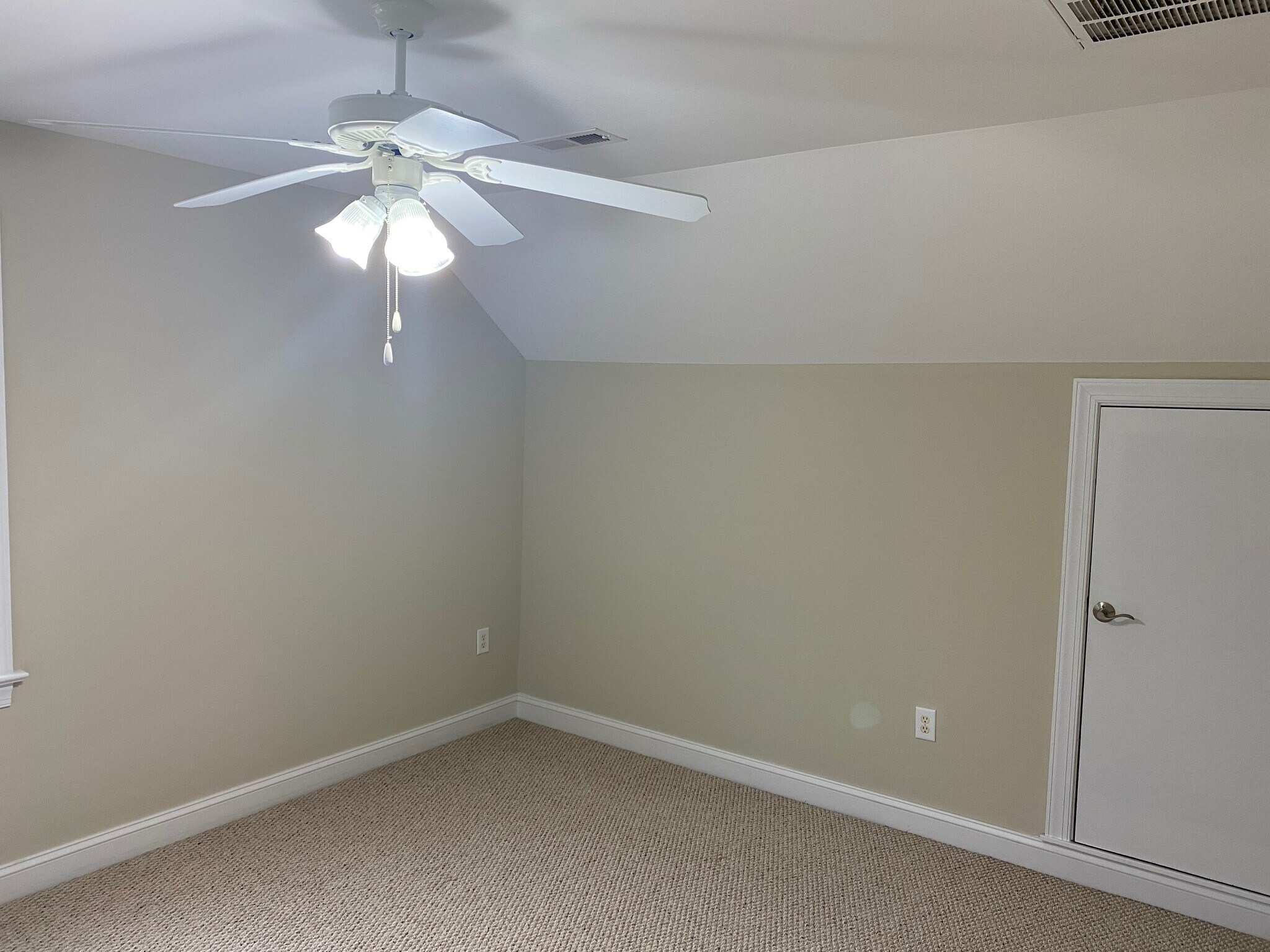 Building Photo - 4903 Pebble Beach Cir N