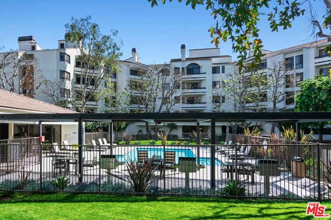 Building Photo - 2102 Century Park Ln