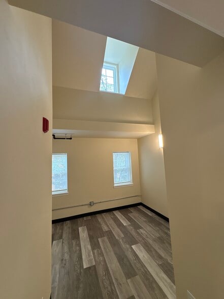 Building Photo - 118 W Chestnut St
