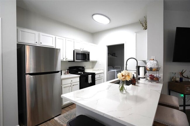 Building Photo - 1700 Constantino Cir