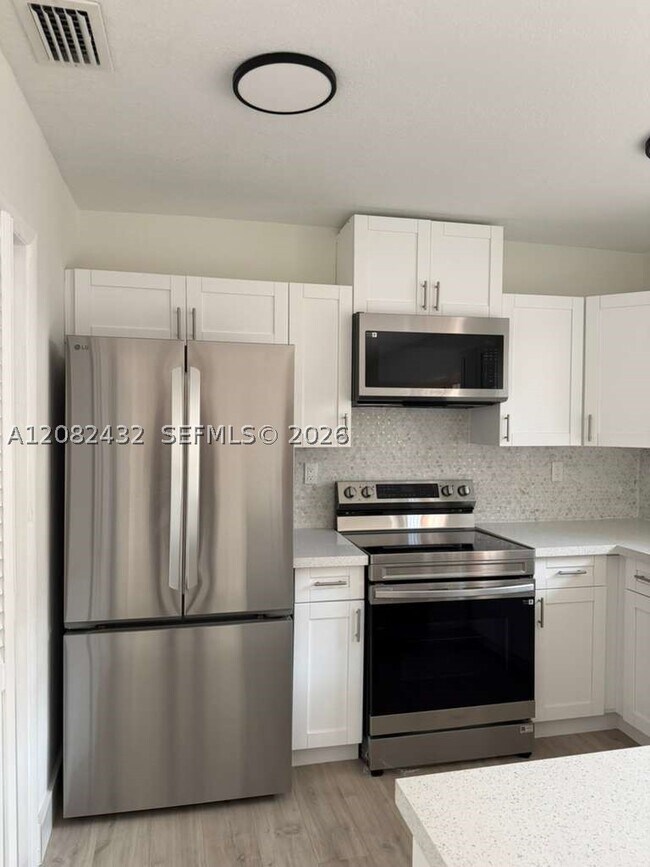 Building Photo - 710 SW 114th Ave