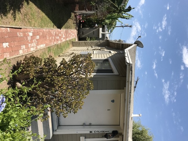 Building Photo - Quadruplex