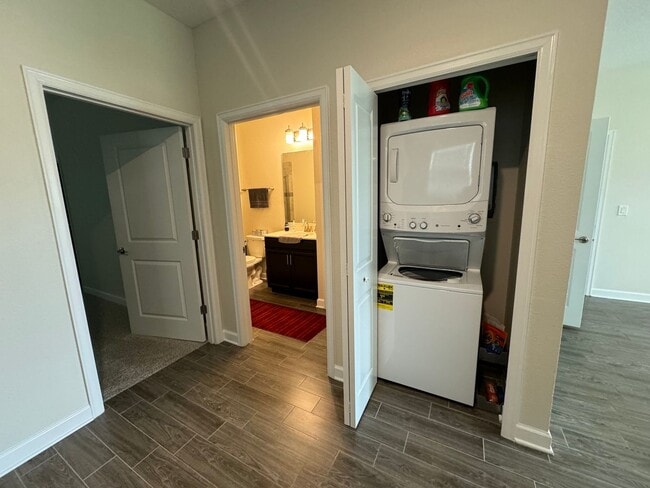 Building Photo - New Generation Stunning 1 Bed 1 Bath with ...