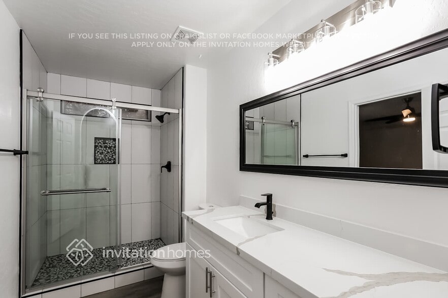 Building Photo - 2953 E Oakland Ct