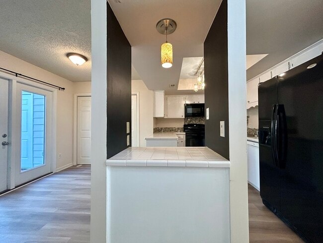 Building Photo - 6817 El Greco Ct