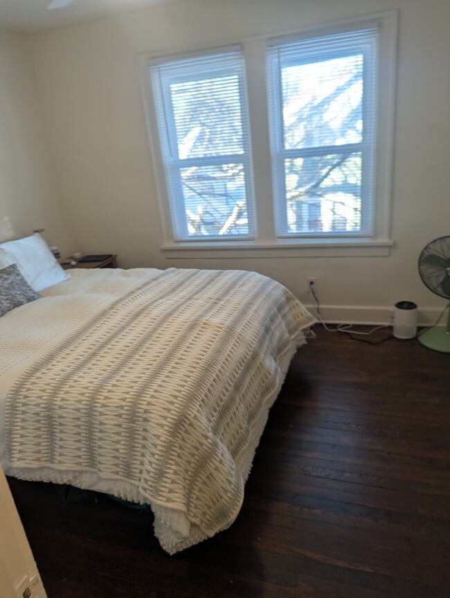 Building Photo - 809 E 52nd St