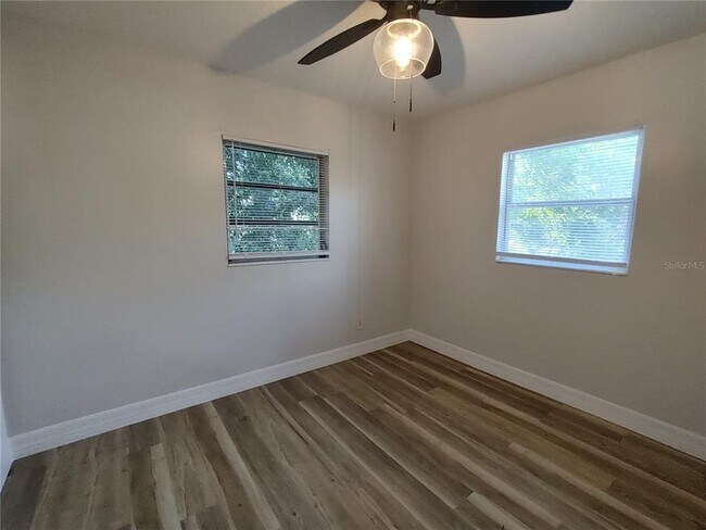 Building Photo - 316 W Howry Ave