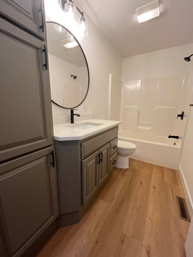 Building Photo - 3 Bed/3 Bath Twinhome in Brandon, SD!