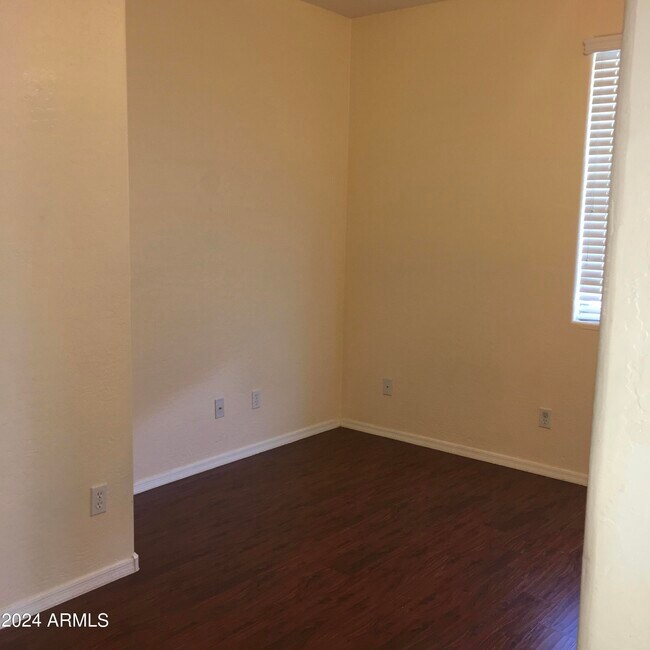 Building Photo - 2533 W Apollo Rd