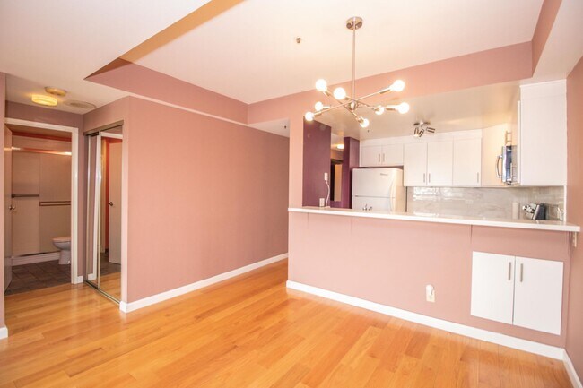 Building Photo - Updated One Bedroom Condo at Opera Plaza |...