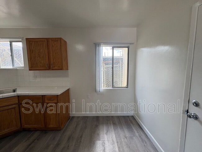 Building Photo - 21612 Berendo Ave