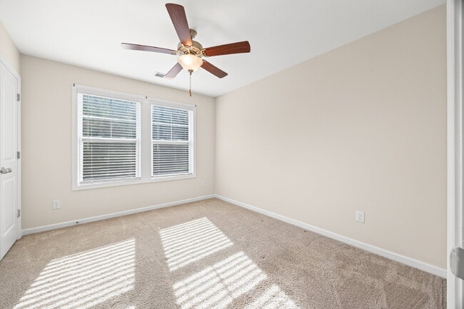 Building Photo - Lake Wylie Townhome with amazing amenities!