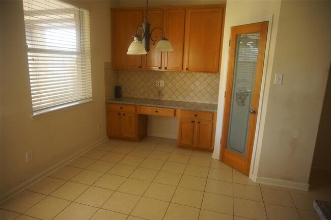 Building Photo - 7450 Oakwood Canyon Dr