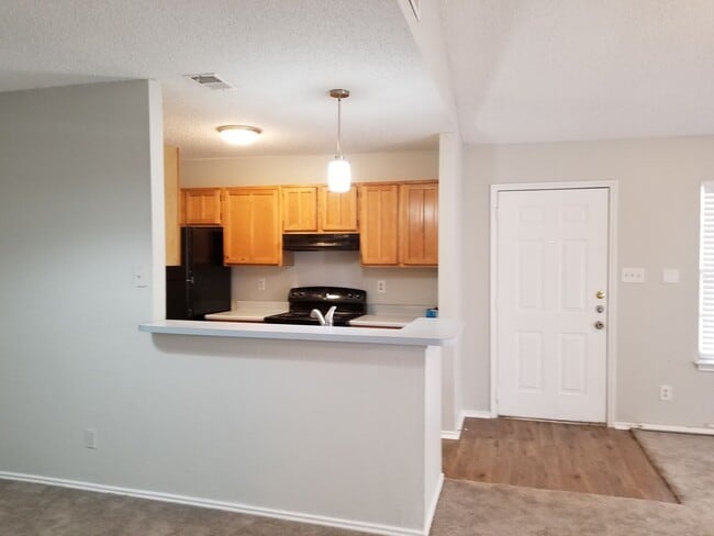 Building Photo - 9209-9209 Shadow Crest Dr