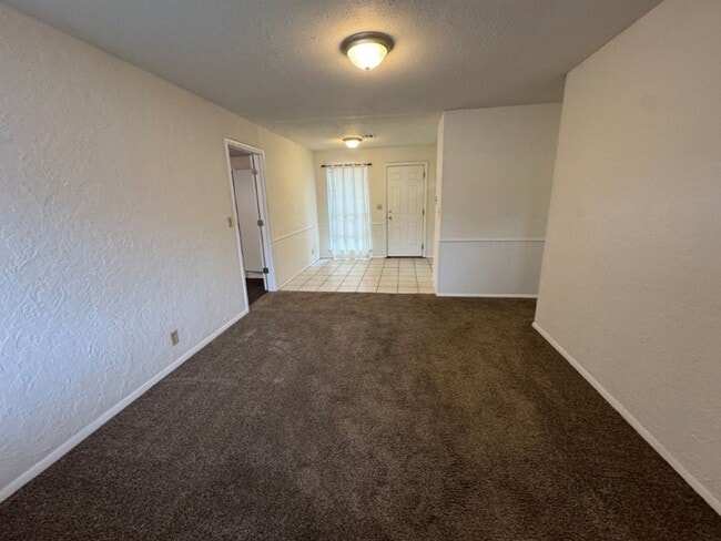 Building Photo - 4-bedroom garage conversion, cute and clea...