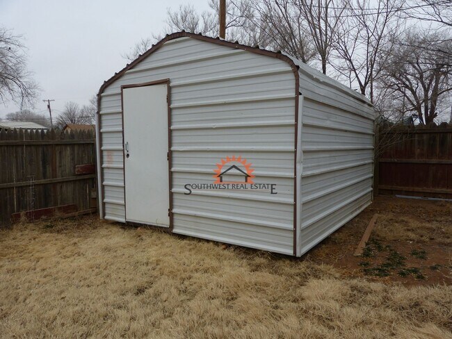 Building Photo - 700 W Manana Blvd