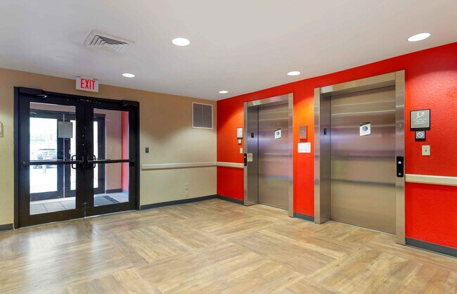 Building Photo - Furnished Studio-Atlanta - Perimeter - Crestline
