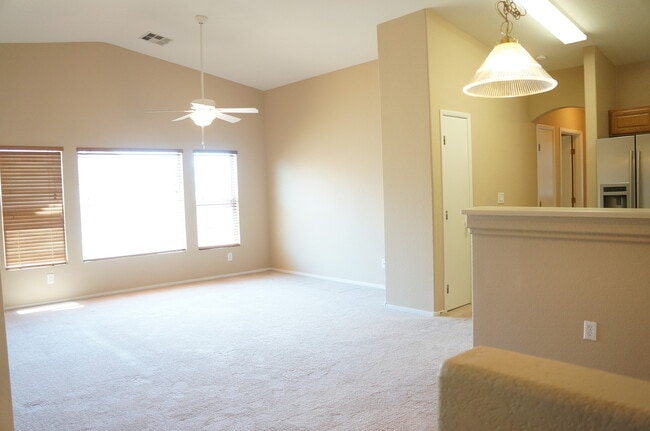 Building Photo - WONDERFUL 2 BEDROOM TOWNHOUSE IN GATED COM...