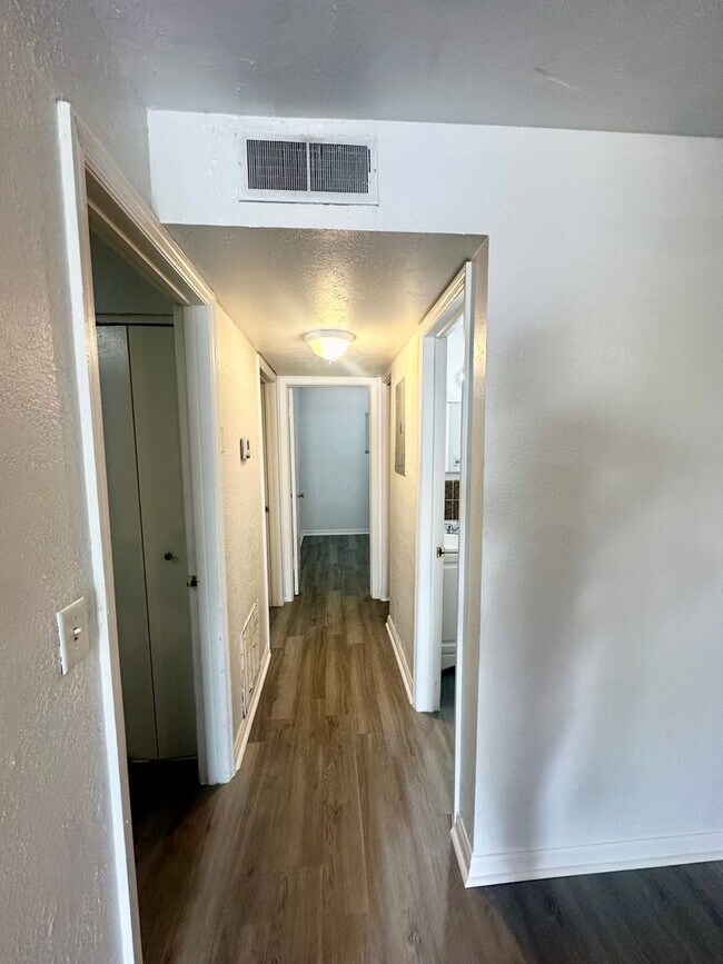 Building Photo - 5527 Bryson Dr