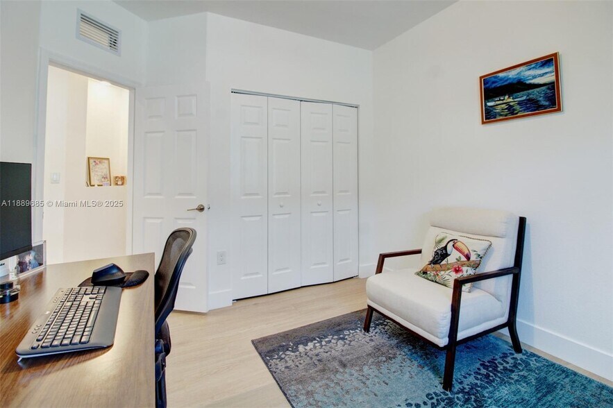 Building Photo - 21016 NE 2nd Ct