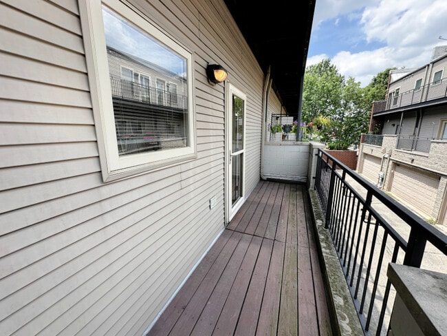 Building Photo - 2931 N Natoma Ave