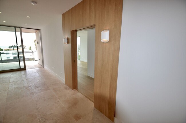Building Photo - LUXURY 3 BEDROOM CONDO in the Unique Urban Enclave  of Palentine. Walk to Balboa Park! Parking wi...