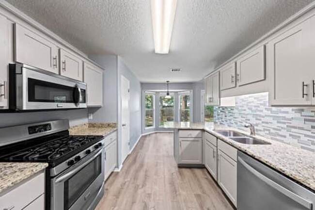 Building Photo - Beautiful Niceville Home!