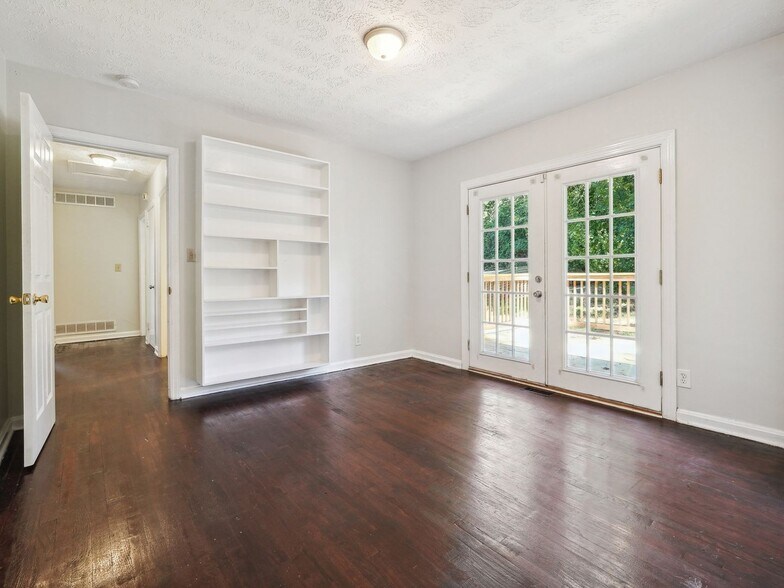 Building Photo - 3194 N Druid Hills Rd