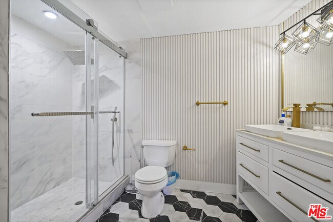 Building Photo - 2258 Gloaming Way