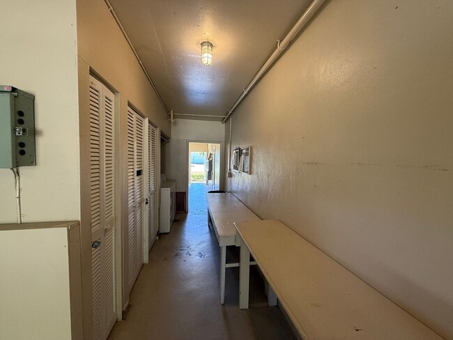 Building Photo - Freshly Remodeled - 1 Bedroom Unfurnished Condo-In Town Location-AVAILABLE NOW