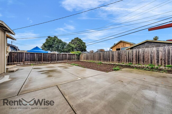 Building Photo - 2406 Kehoe Ave