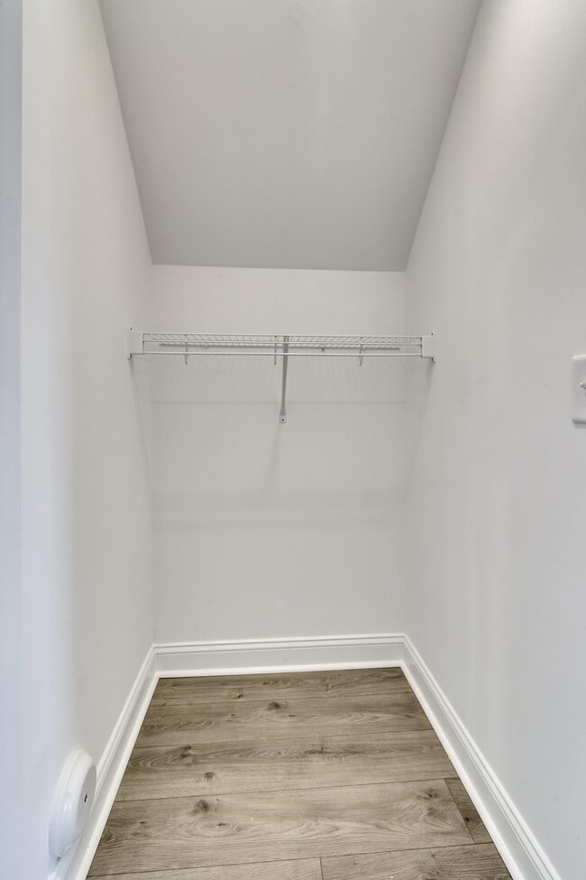 Building Photo - 909 Marshview Ct