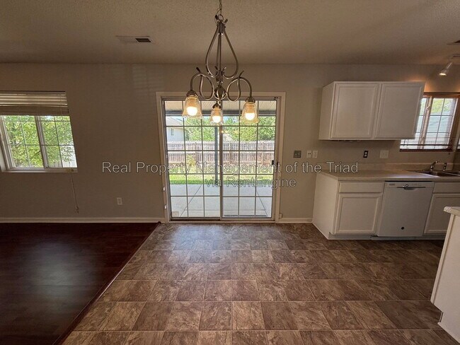 Building Photo - 809 Topsail Dr