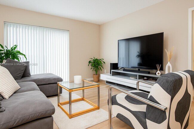 Primary Photo - 400 Kings Point Dr