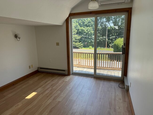 Building Photo - 484 Lake St