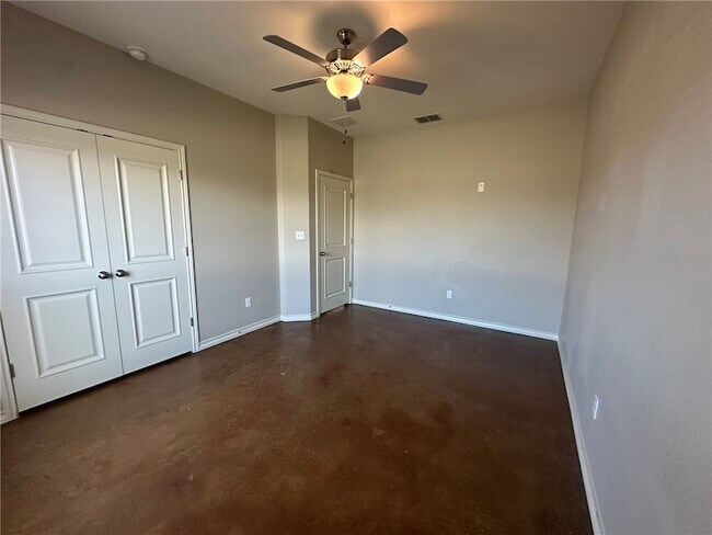 Building Photo - 106 Chiman Cir
