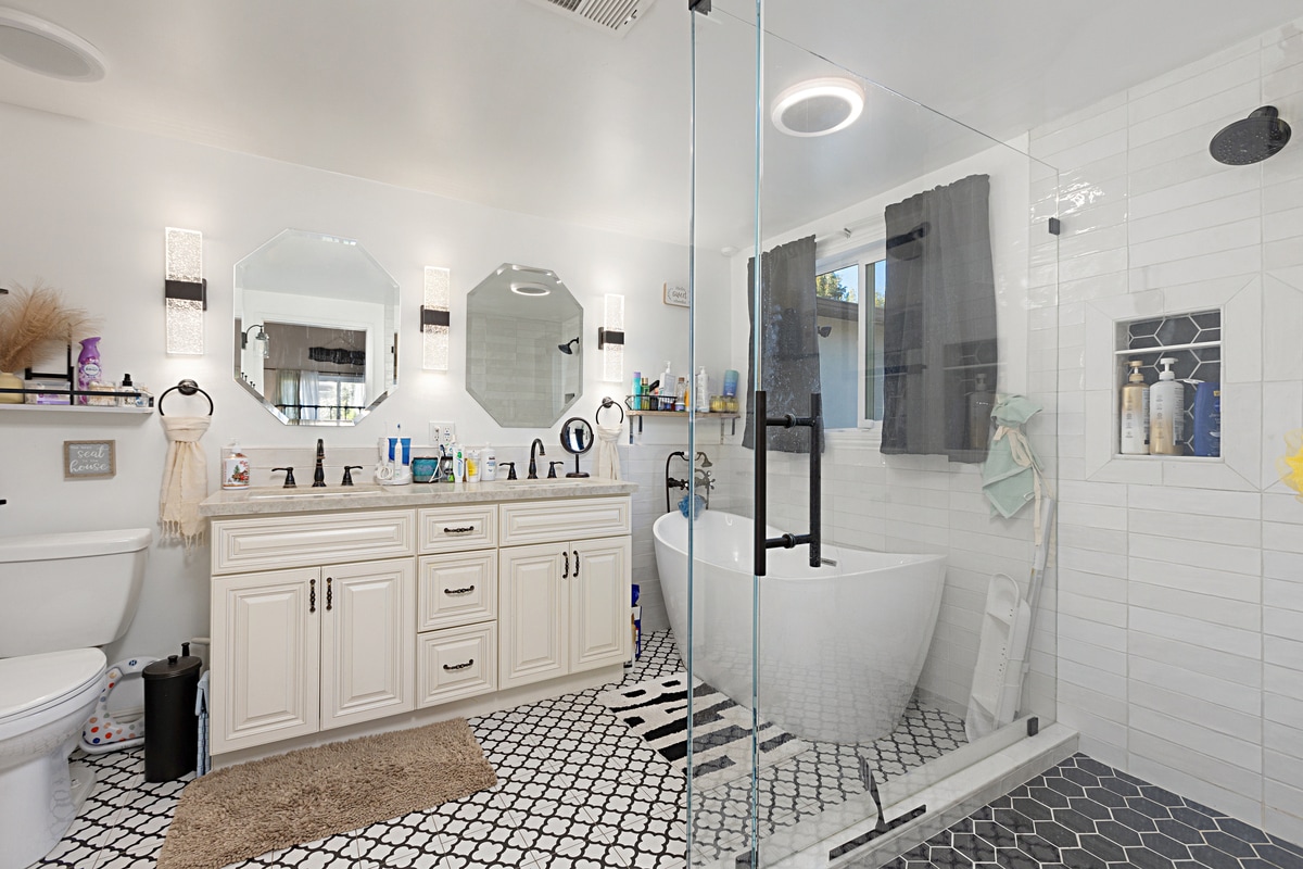 Building Photo - 1720 Via Entrada